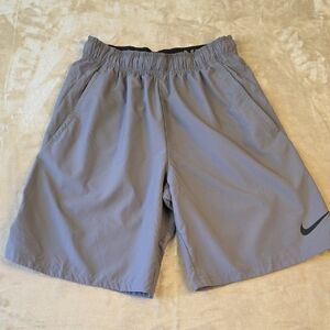 Nike Men's Light Gray Athletic Shorts